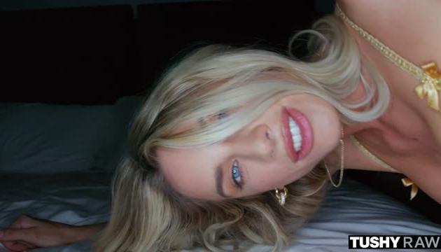 Stunning Blonde Has The Perfect Gape
