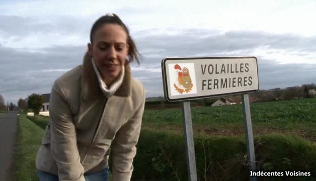 Sophie, fille dÃ©leveur de poulet Ã  LouÃ©, enculÃ©e dans la bagnole devant chez elle !