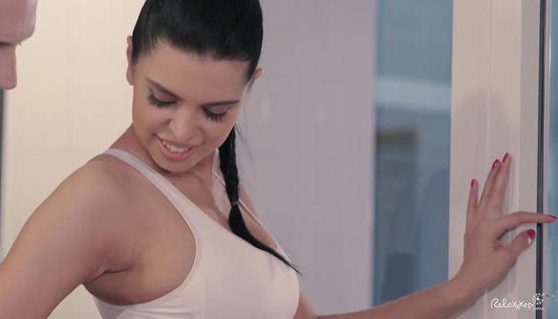 Beautiful Russian babe Kira Queen flexes for cock and fucks in the gym