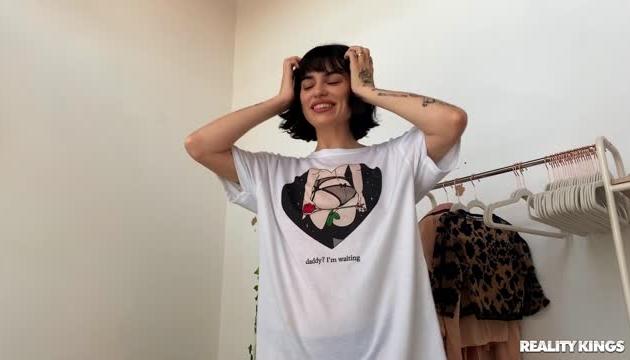 RK At Home Feeling Out Freja