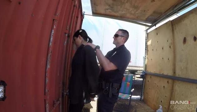 Audrey Royal Flees The Cops And Fucks Her Way To Freedom After Shes Caught