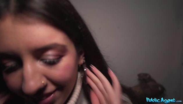 Petite House Cleaner Loves To Suck
