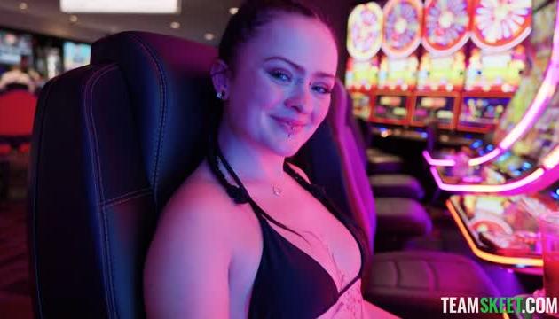 Eager Horny Chick Gets the Vegas Exeprience