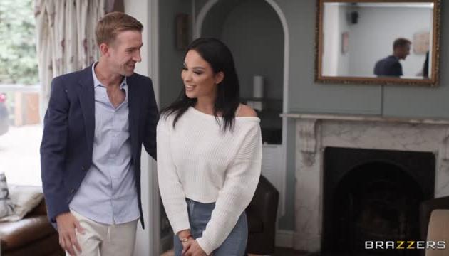 Exes Compete Over New Pussy