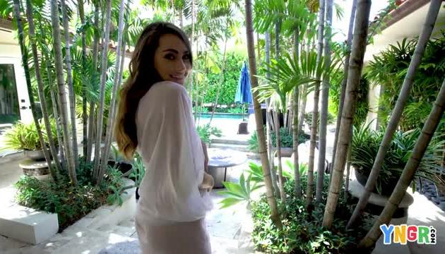 Mackenzie Mace Wants To Make A Sex Tape In A Mansion