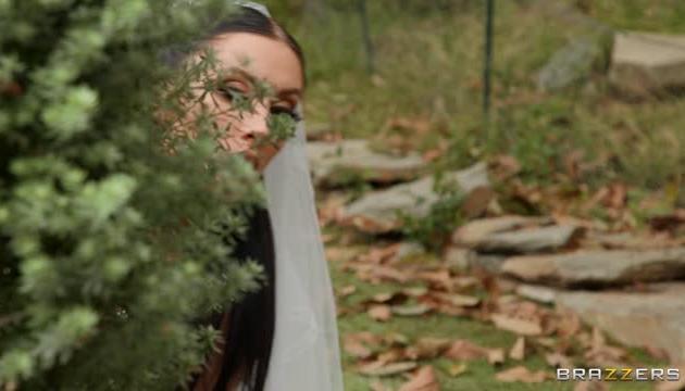 Runaway Bride Needs Dick