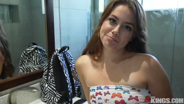 Selena Spreads Open Her Love
