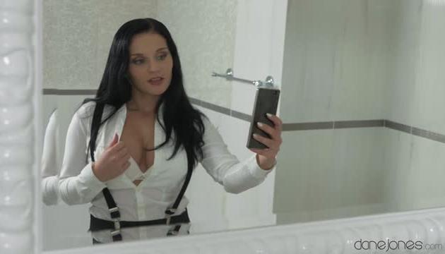 Secret Sex with Hot Vain Nympho