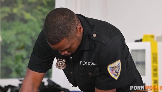 P4 Interracial Police Officers Fuck Eachother at the Station