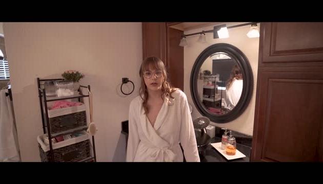 Showering With My Sexy Aunt