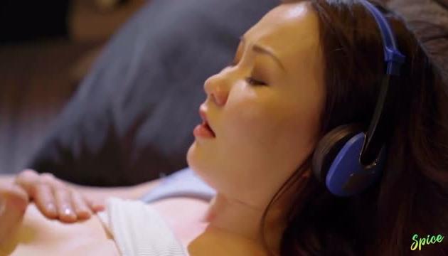 Asian Babe Feels Her Fantasy