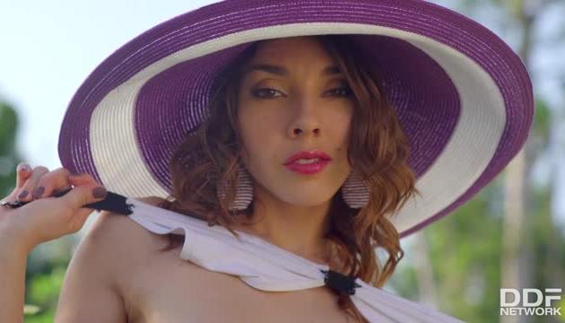Hats off to the Hottie Solo Seduction Production