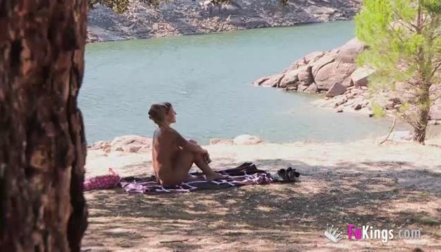 Dogging at the nudist beach with Araceli the hot MILF. Can you spread me some sunscreen, pls?