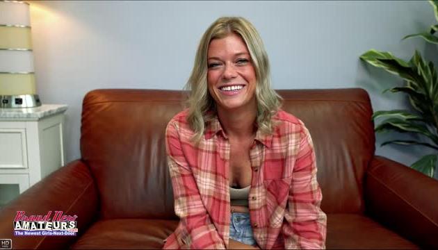 Stunning 40s Babe CUMS FROM ANAL in Audition!!