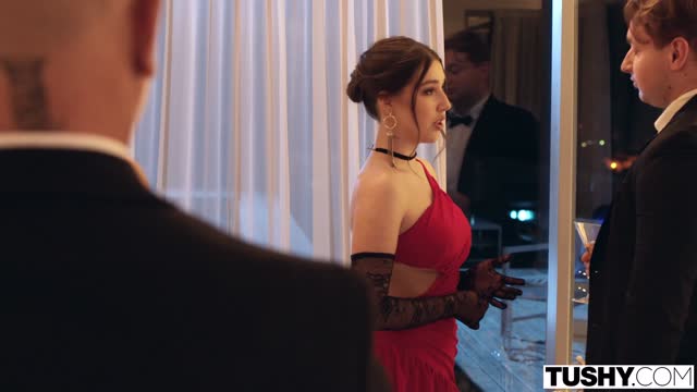 Fiery Tango Dancer Lisa Is Insatiable For Anal
